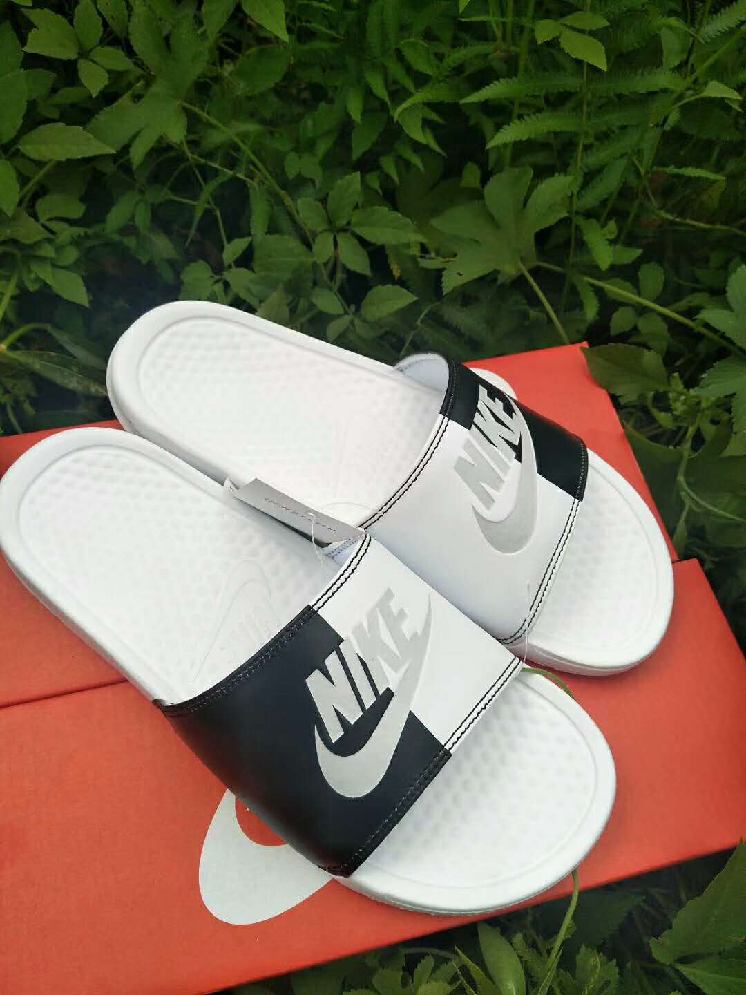 Nike Benassi JDI White Black Silver Slipper